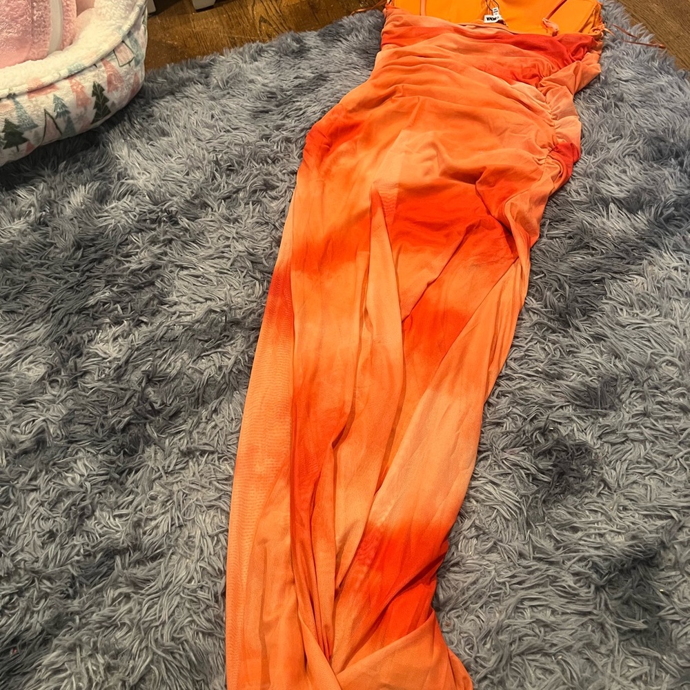Women’s dress - Picture 3 of 4